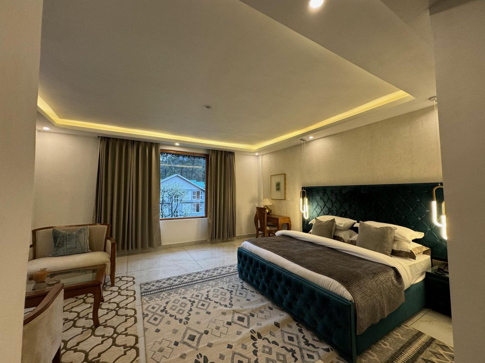 Ausnya Tirthan Banjār Extérieur photo