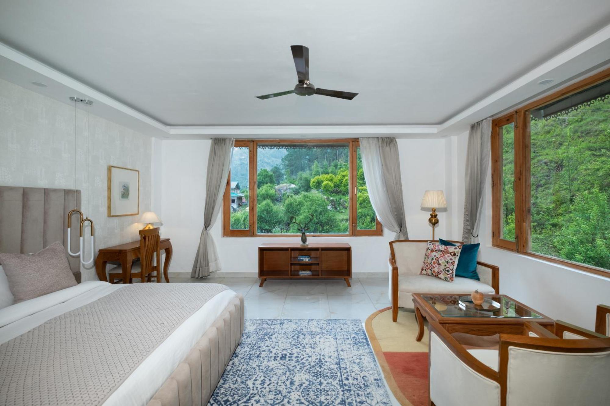 Ausnya Tirthan Banjār Extérieur photo