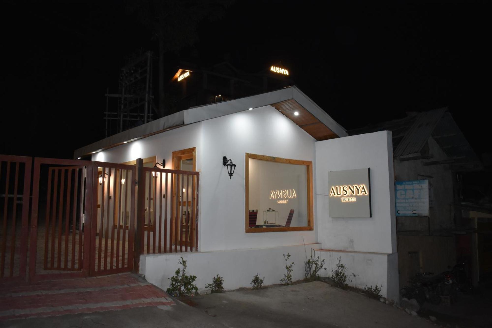 Ausnya Tirthan Banjār Extérieur photo